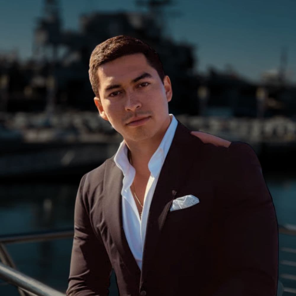 Ezra Gonzalez, business consultant and digital strategist