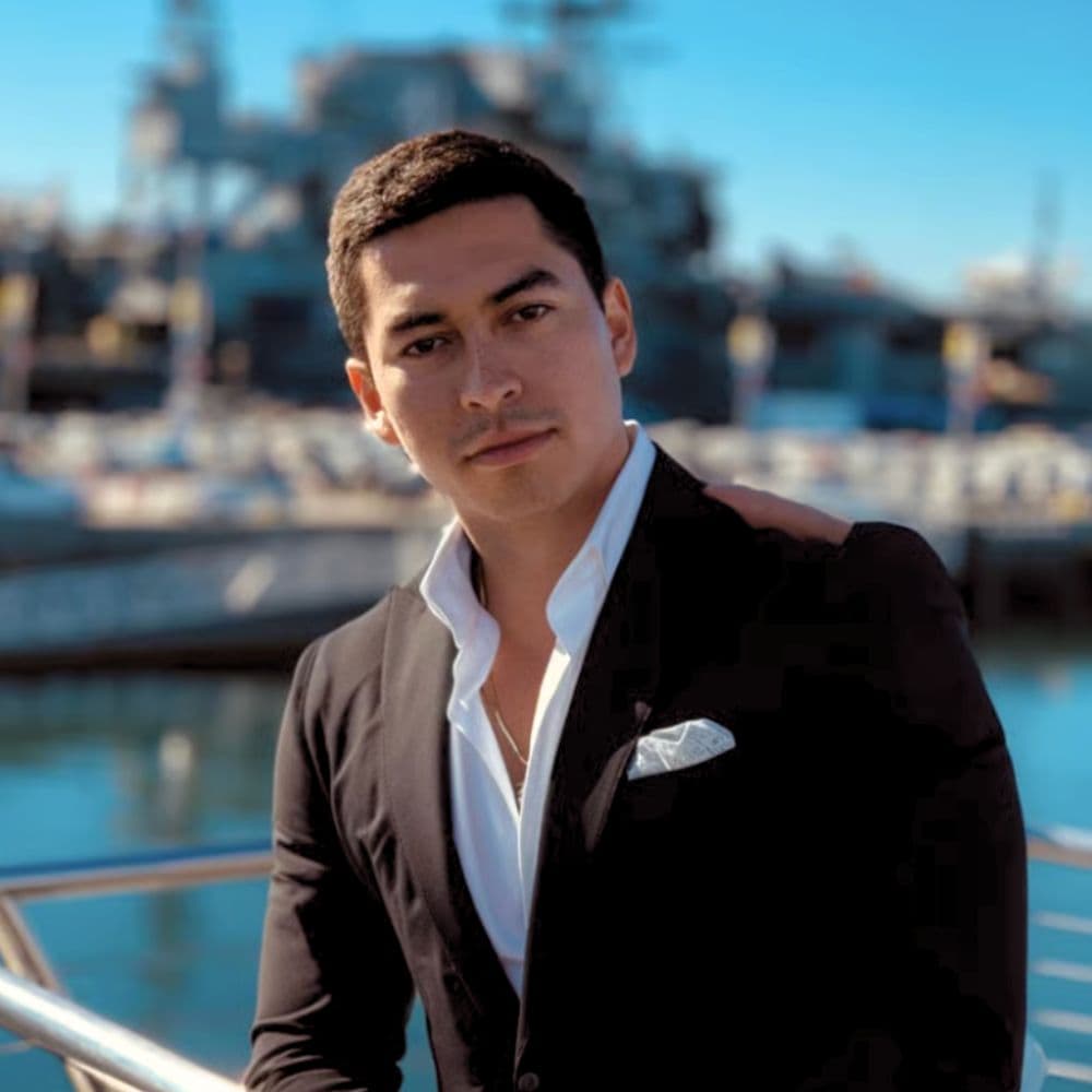Ezra Gonzalez, business consultant and digital strategist